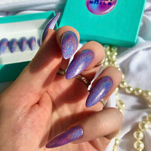 Load image into Gallery viewer, LILAC HOLO - Luxury Press On Nail Set - Classics Collection 001