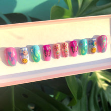 Load image into Gallery viewer, Daydream - Luxury Press On Nail Set - Deluxe Collection 001