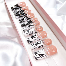 Load image into Gallery viewer, Tribal Pearl - 3D Luxury Press On Nail Set - Super Deluxe Nail art Collection 006