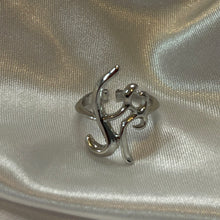 Load image into Gallery viewer, Silver Swirl Fingertip Midi Set of 3 Stackable Statement Rings