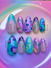 Load image into Gallery viewer, Thermochromatic- 3D Colour Changing Luxury Press On Nail Set - Nail art Collection / chrome silver multicolour iridescent abstract
