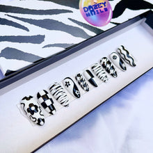 Load image into Gallery viewer, Twiggy - Monochrome Mix N Match - 60s Inspired Luxury Press On Nail Set - Deluxe Collection 009
