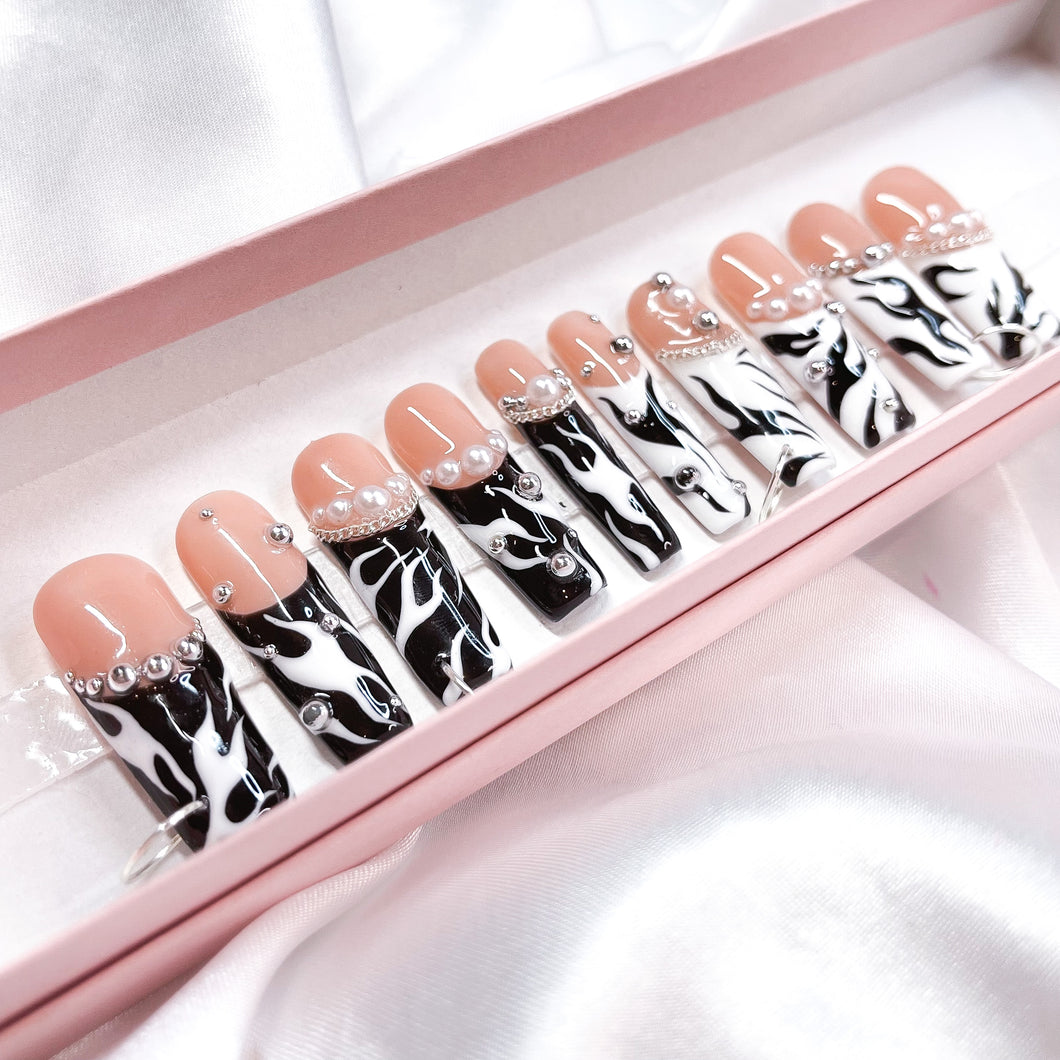 Tribal Pearl - 3D Luxury Press On Nail Set - Super Deluxe Nail art Collection 006