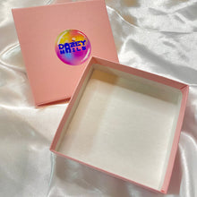 Load image into Gallery viewer, Pink Square Dazey Gift Box for Nails
