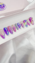 Load and play video in Gallery viewer, Petri- 3D Luxury Press On Nail Set - Super Deluxe Nail art Collection 005
